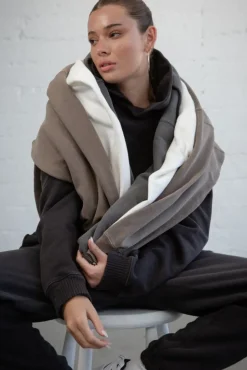 CORE HOODIE