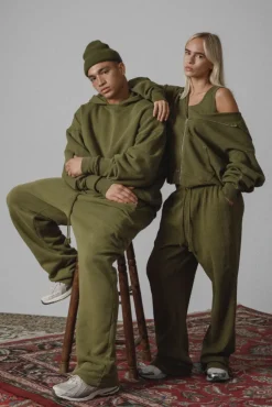 CORE STRAIGHT LEG SWEATPANT