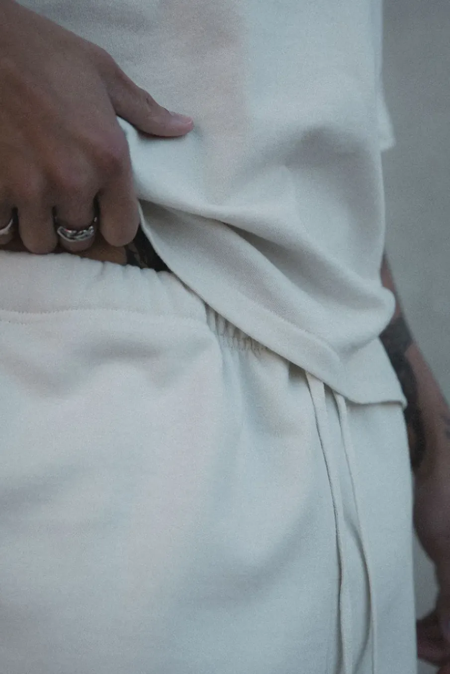 HEAVYWEIGHT TEE
