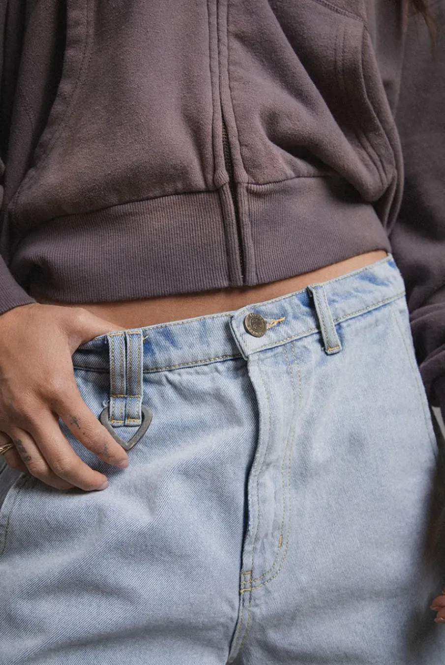 TRAPEZOID SHORT